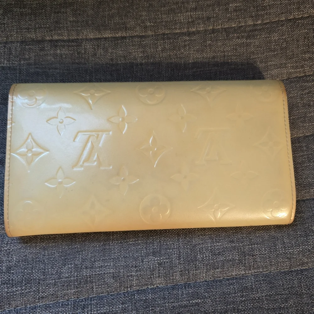 Louis Vuitton Wallet - Picture 4 of 9